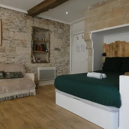 Petit Chateau Rouge - Hypercentre - Renove